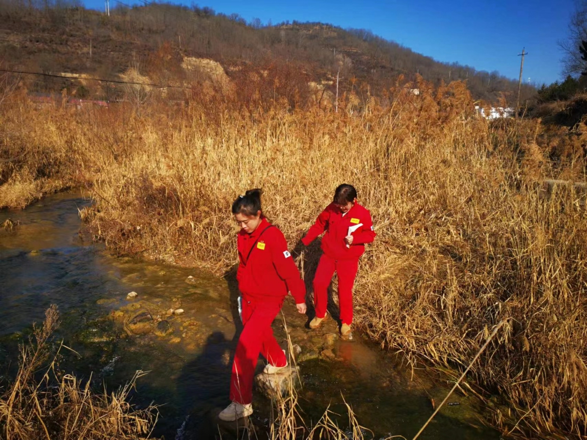 延安分公司扎實(shí)開(kāi)展冬季徒步巡線活動(dòng) (1).jpg