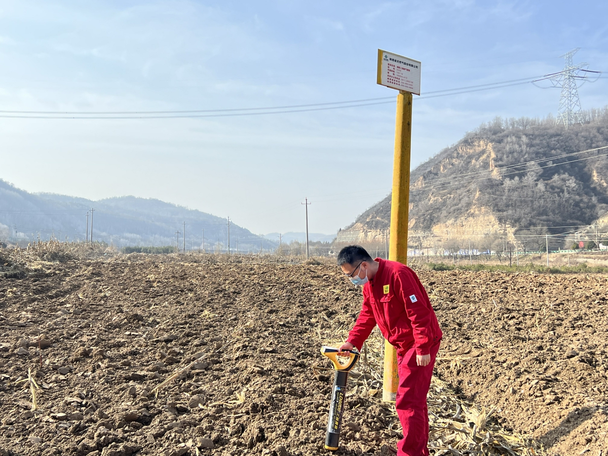 延安分公司扎實(shí)開(kāi)展冬季徒步巡線活動(dòng) (3).jpg